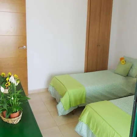 Sleeps 6 Pool Wifi Apartman