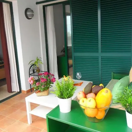 Sleeps 6 Pool Wifi Apartment