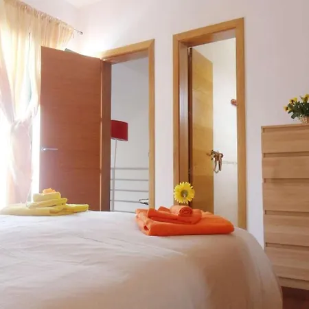 Sleeps 6 Pool Wifi Apartment *