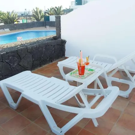 Sleeps 6 Pool Wifi Apartment